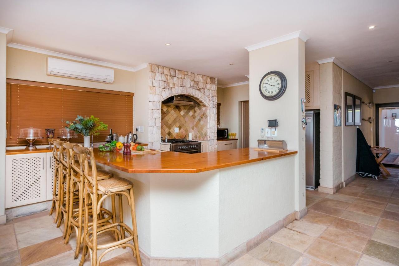 Whale Waters Self Catering Gansbaai Apartment De Kelders Ngoại thất bức ảnh